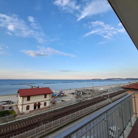 Appartamento Fronte Mare Falconara Marittima Exterior foto
